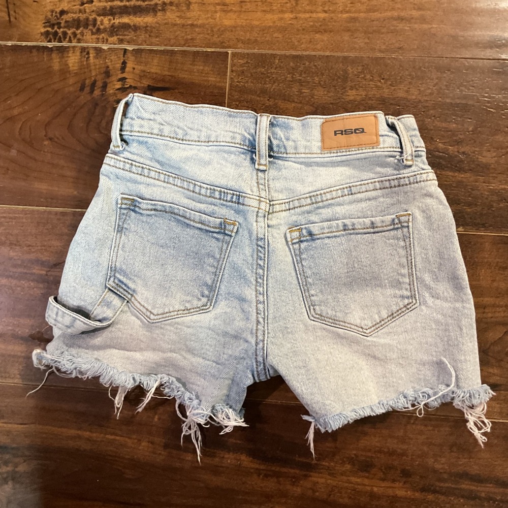 RSQ Girls Light Wash Carpenter Denim Shorts Size 7 Distressed Frayed Hem - Picture 4 of 4